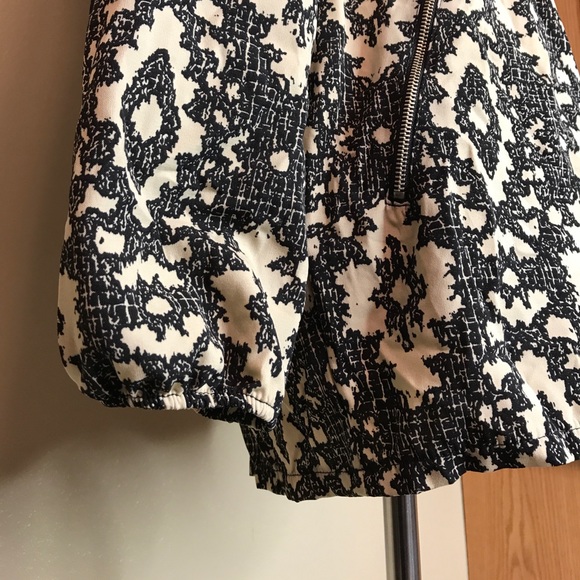 ONE CLOTHING Spring Longsleeve Pocket Romper XS - Picture 4 of 8